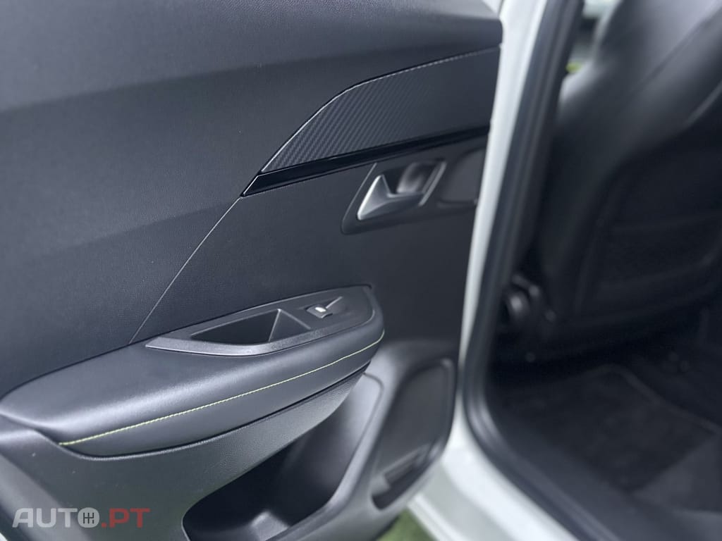 Peugeot E-2008 50 kWh GT Pack