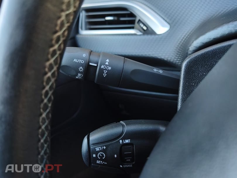 Peugeot 2008 1.2 PureTech Crossway EAT6