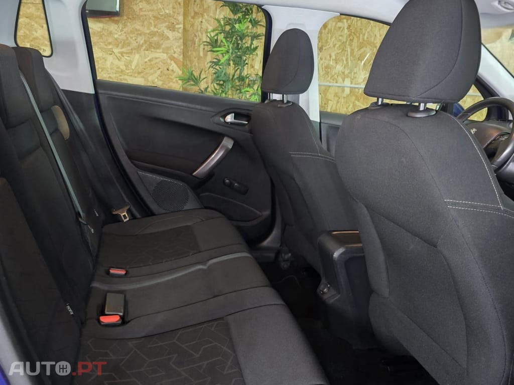 Peugeot 2008 1.2 VTi Active