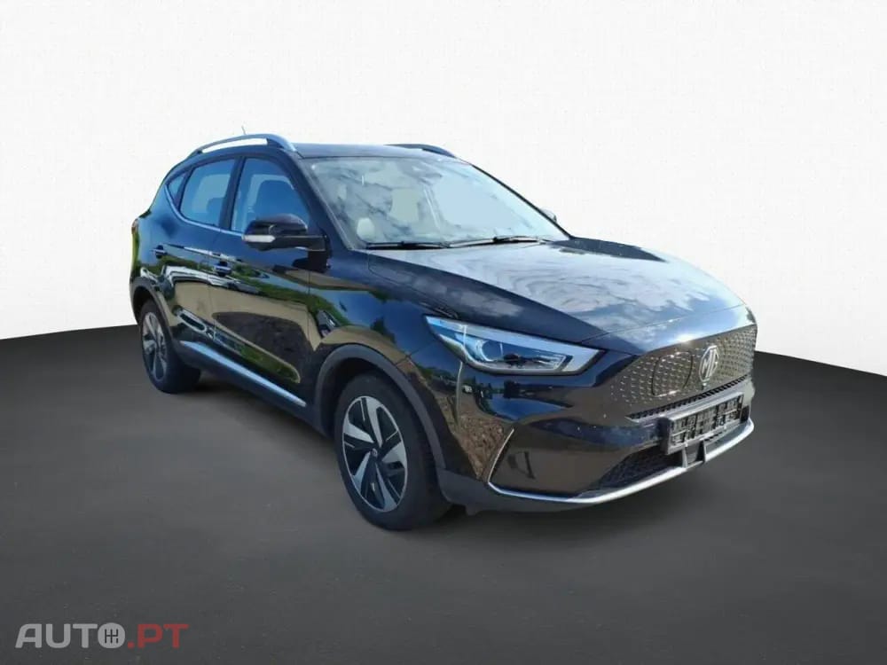 MG ZS Standard Luxury