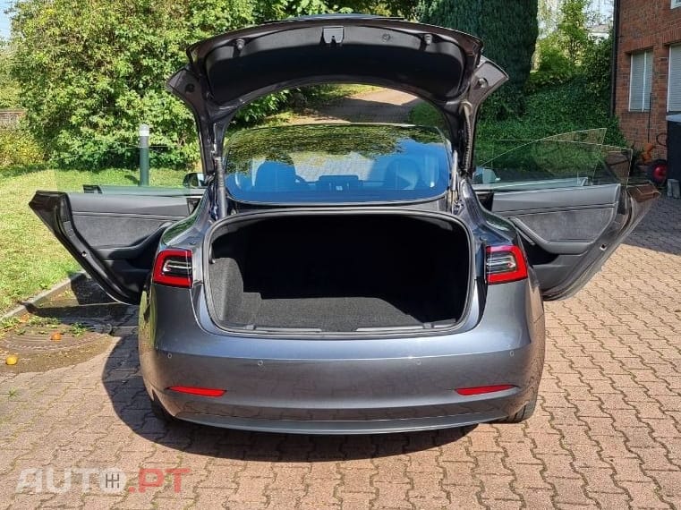 Tesla Model 3 Tração Traseira