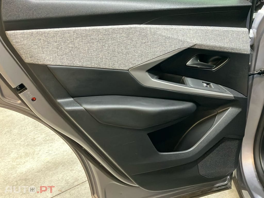 Peugeot 3008 1.2 Hybrid Allure e-DCS6