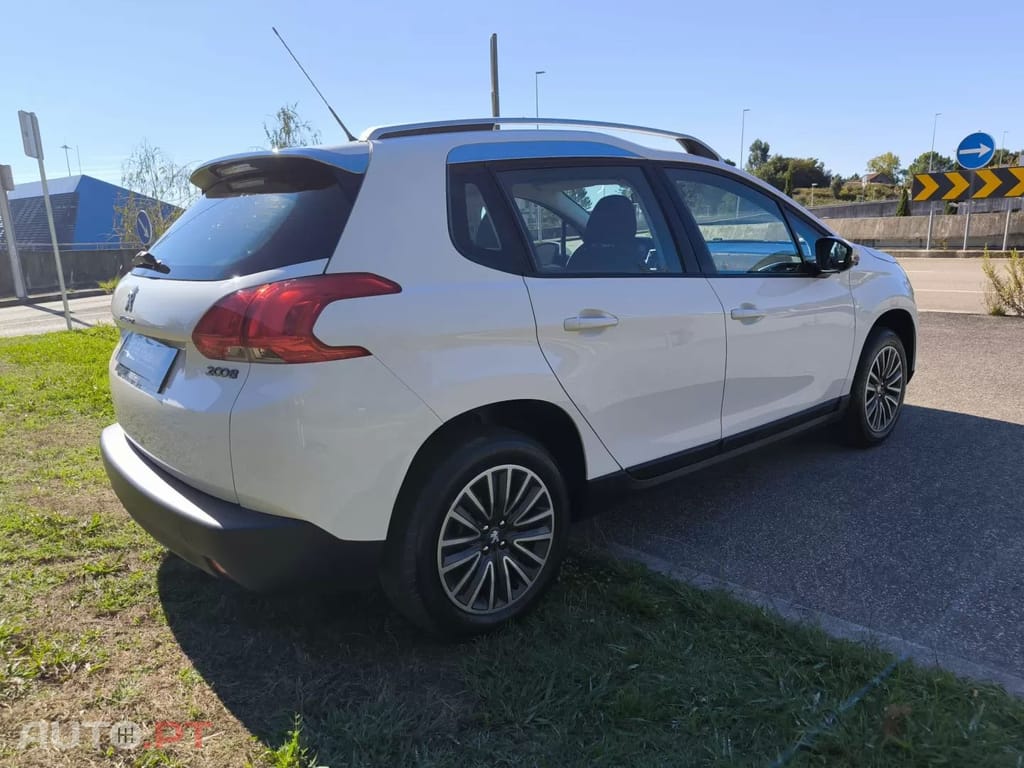 Peugeot 2008 1.2 VTi Active