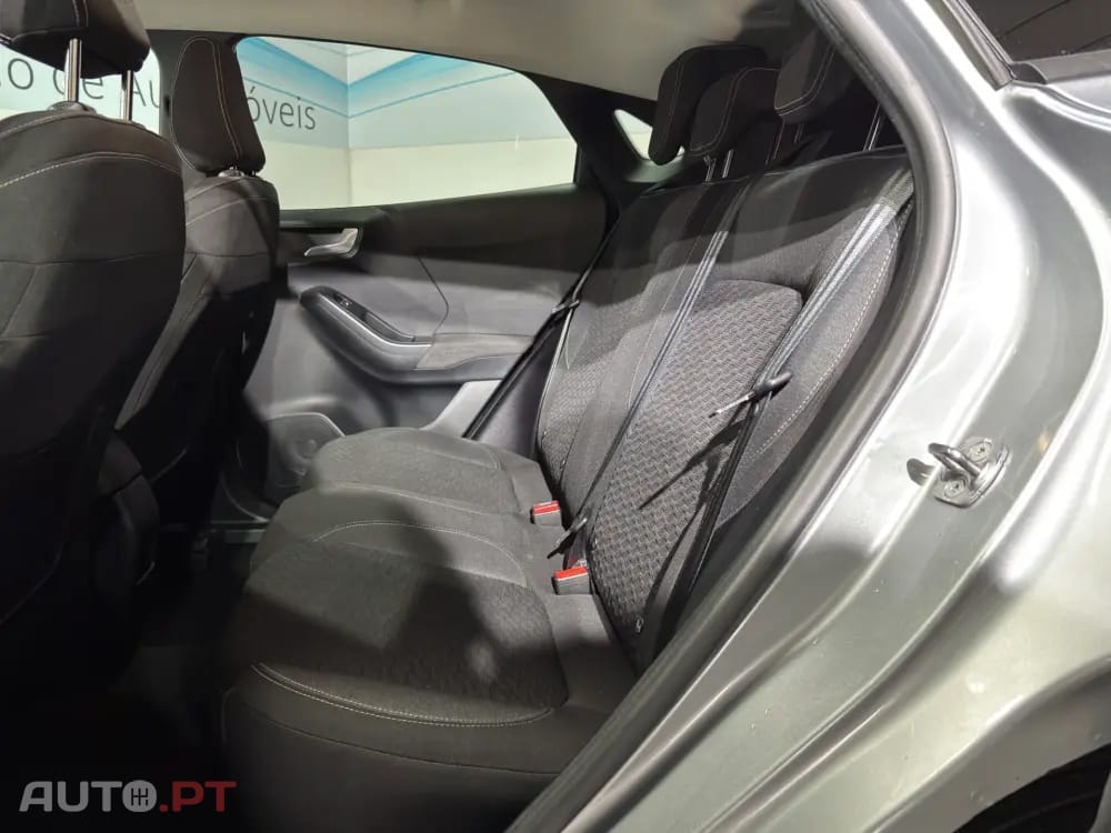 Ford Puma 1.0 EcoBoost MHEV Titanium Design