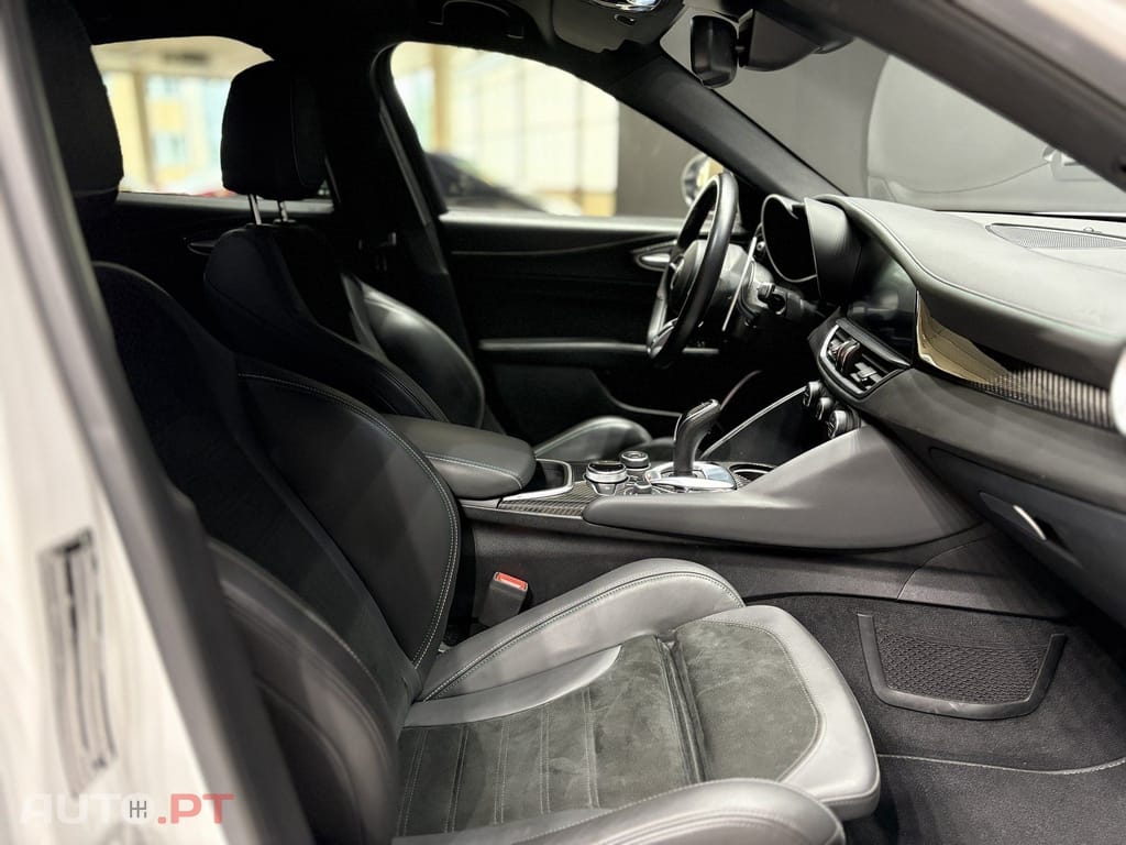 Alfa Romeo Giulia 2.9 V6 Bi-Turbo AT8 Quadrifoglio