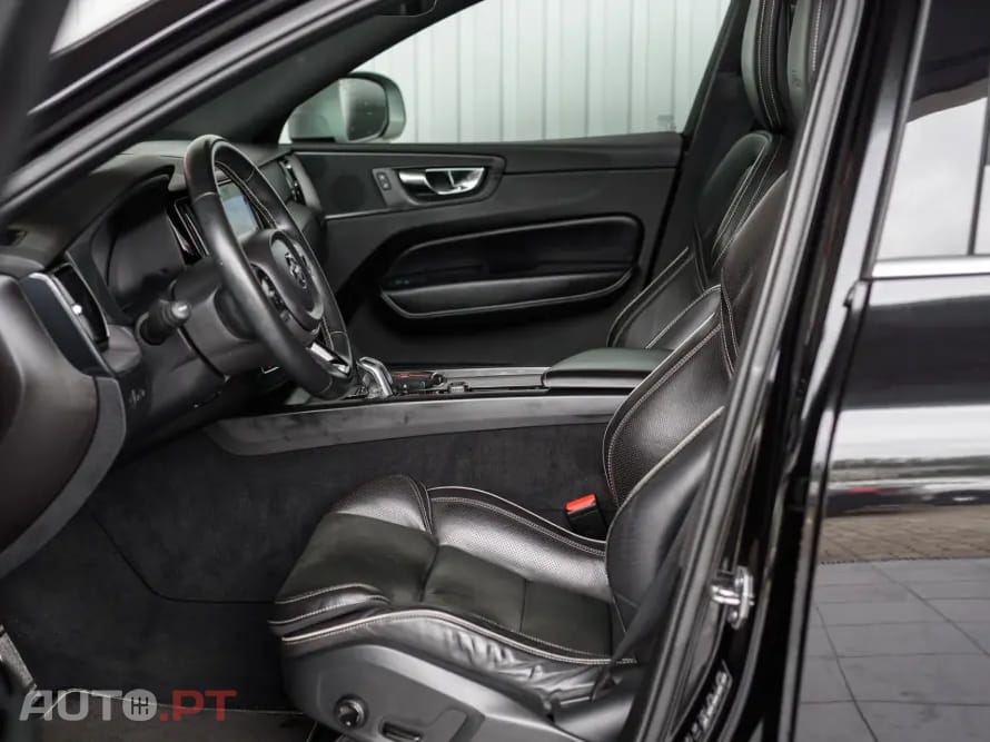 Volvo XC60 2.0 T8 PHEV R-Design AWD