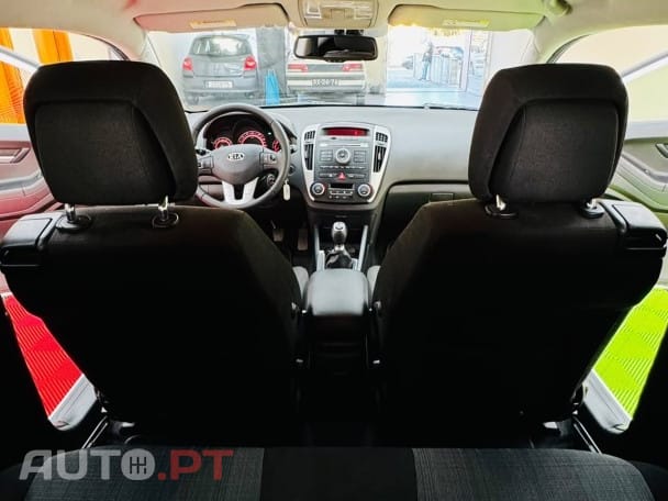 Kia Ceed S Coupé 1.4 CVVT EX ISG — fotografia 19
