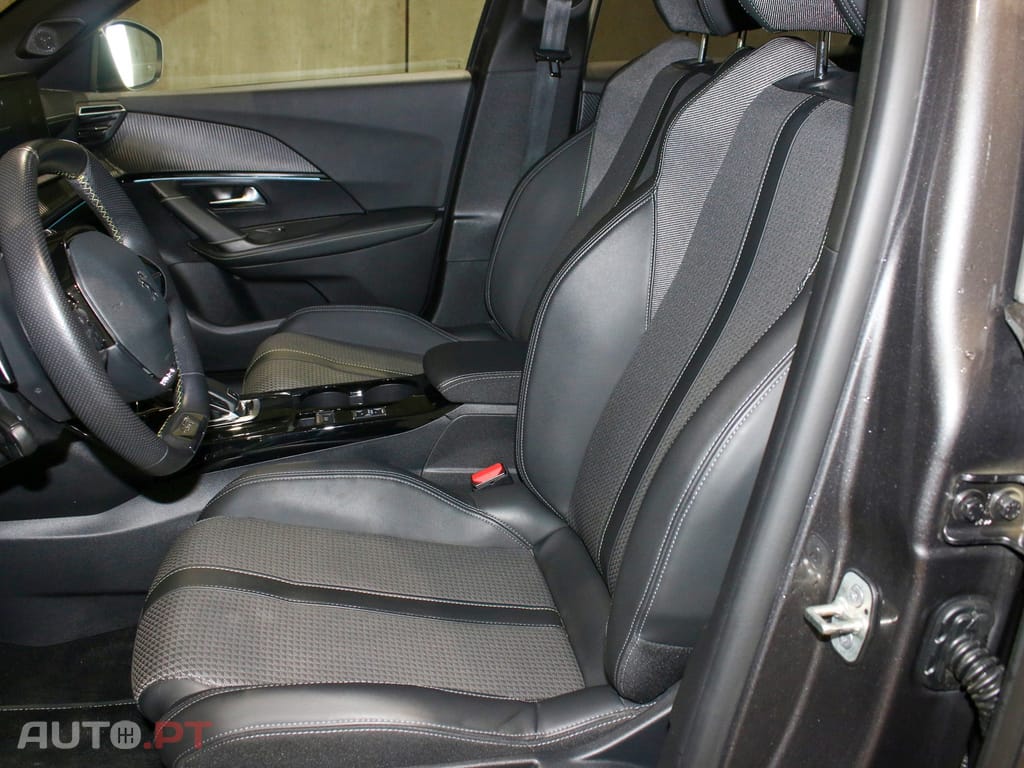 Peugeot 2008 1.2 PureTech GT Line EAT8