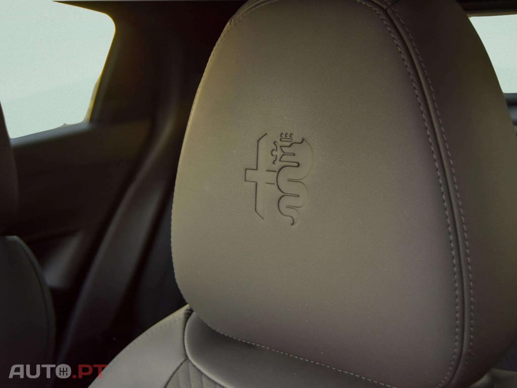 Alfa Romeo Junior 1.2 Sport Speciale Q4 eDCT6