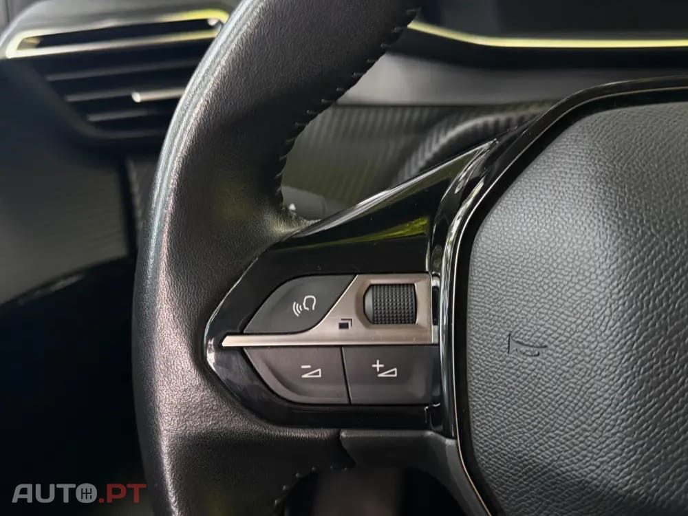 Peugeot E-208 50 kWh Allure Pack
