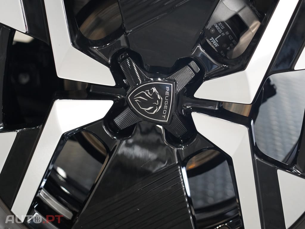 Peugeot 2008 1.2 PureTech Allure EAT8
