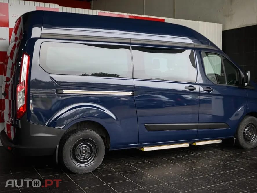 Ford Transit Custom Adaptada p/ 3 cadeiras de rodas