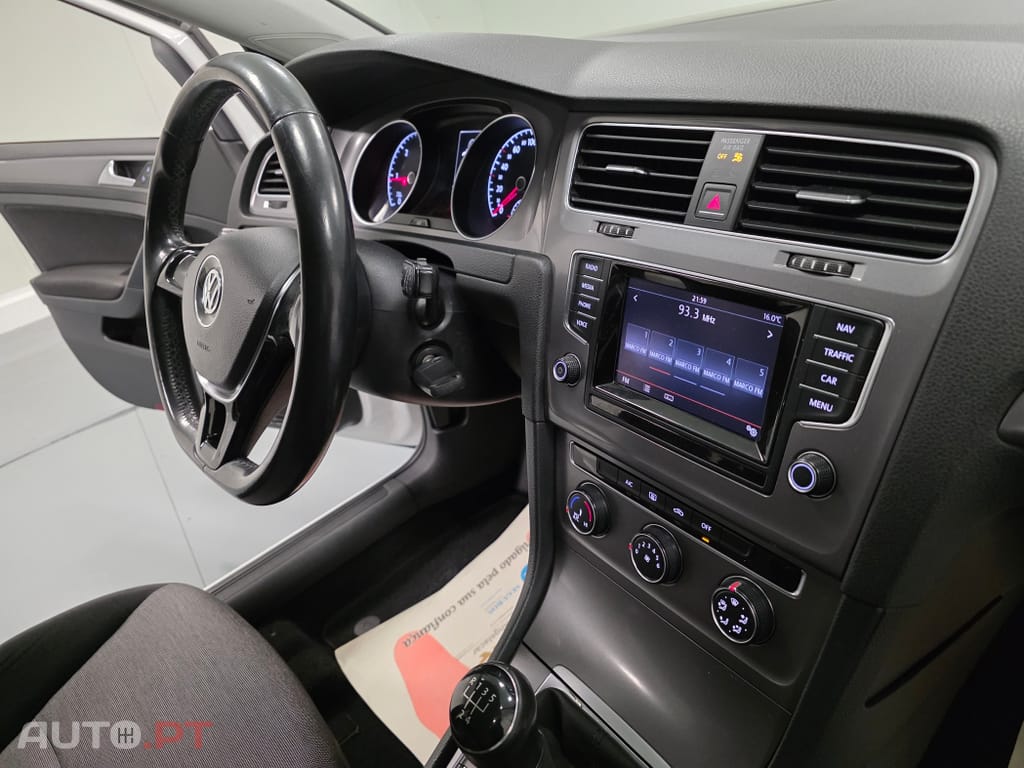 Volkswagen Golf 1.6 HDI CONFORTLINE