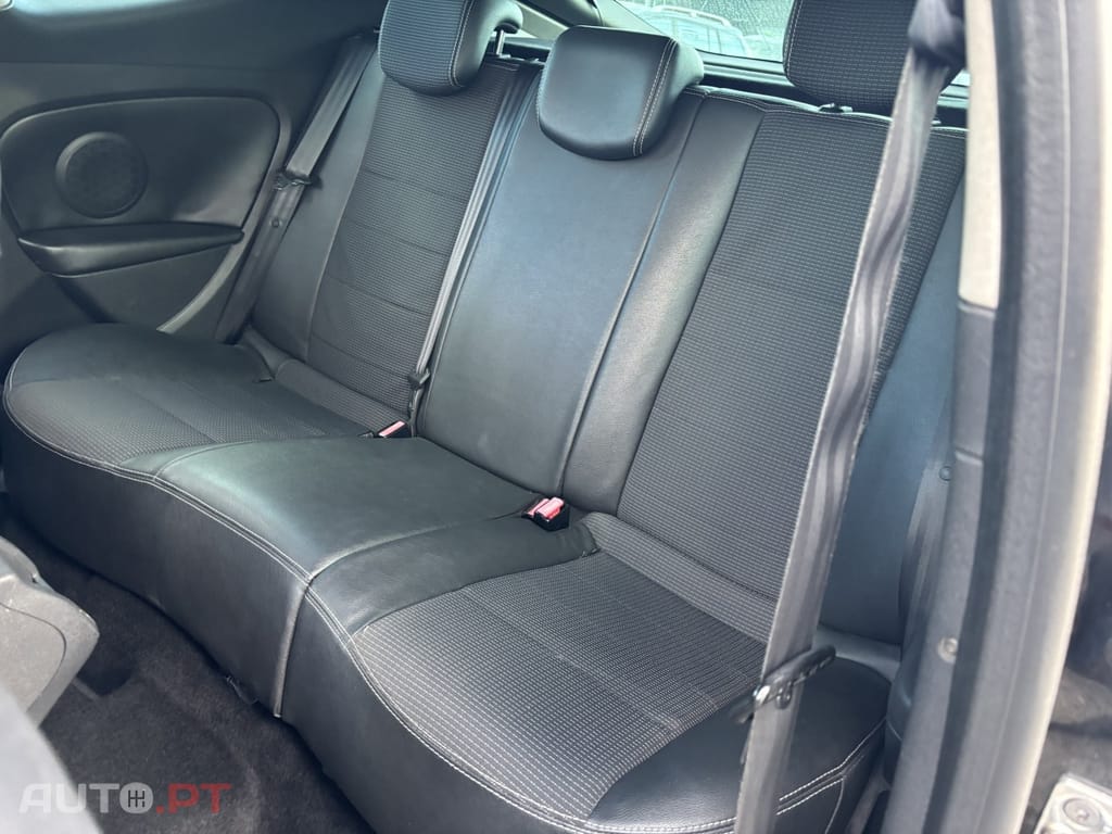Renault Mégane Coupe 1.5 dCi Dynamique S — fotografia 6