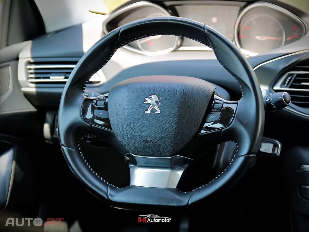 Peugeot 308 1.2 PureTech Business Line
