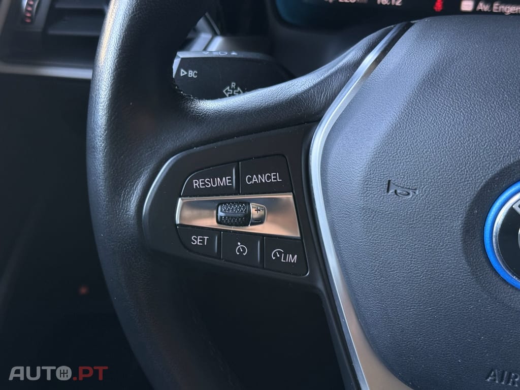 BMW 330 e Touring Auto