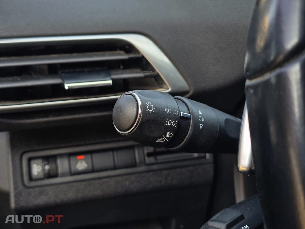 Peugeot 3008 1.5 BlueHDi Allure EAT8