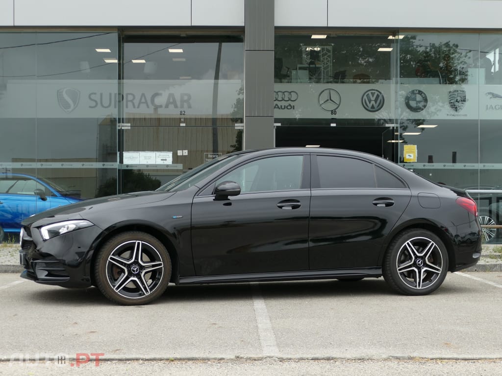 Mercedes-Benz A 250 e AMG Line