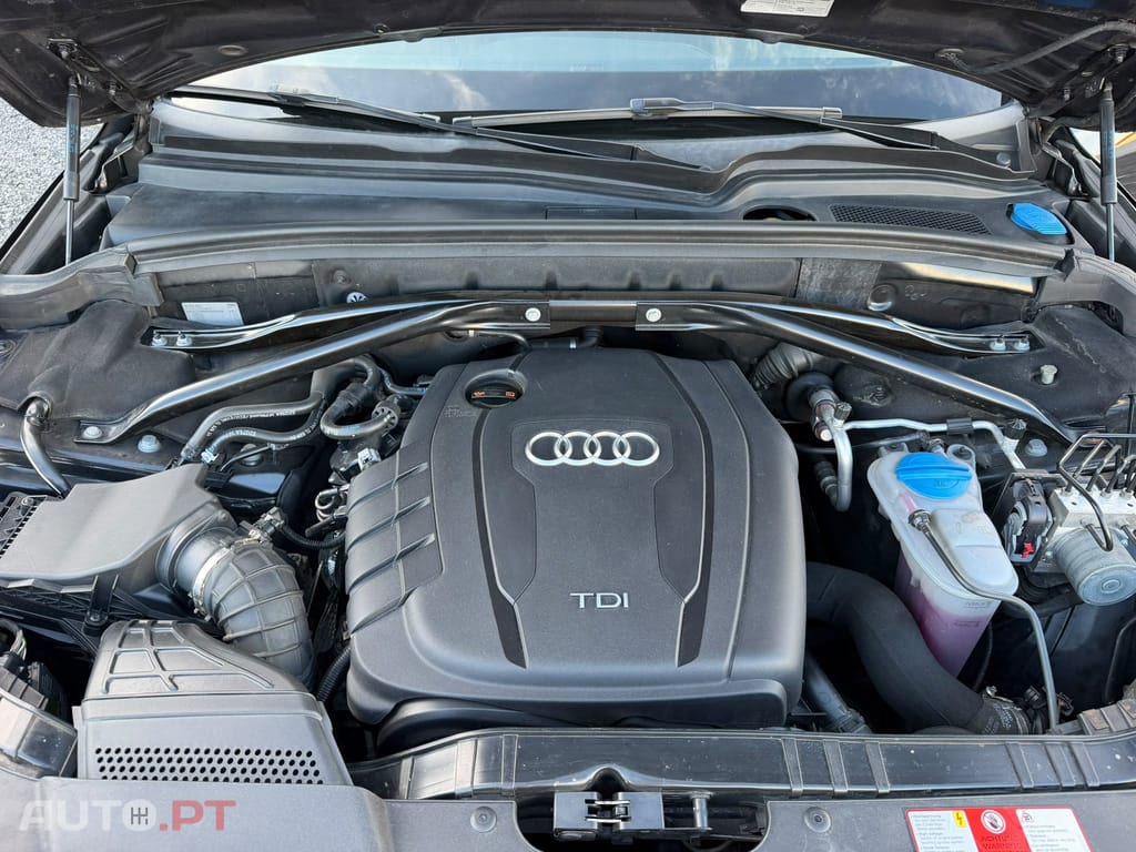 Audi Q5 2.0 TDi Business Line S-line — fotografia 33