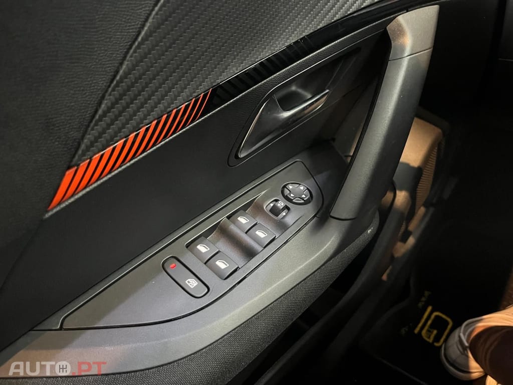 Peugeot E-2008 Active 