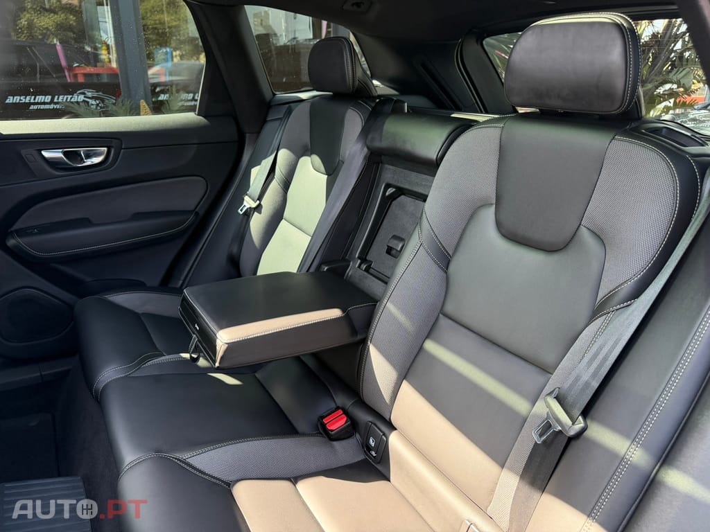 Volvo XC 60 2.0 T6 PHEV Black Edition AWD — fotografia 26