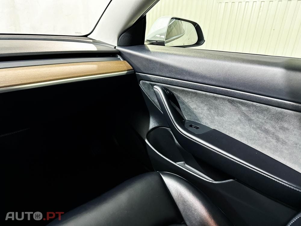 Tesla Model 3 Standard Range Plus RWD — fotografia 23