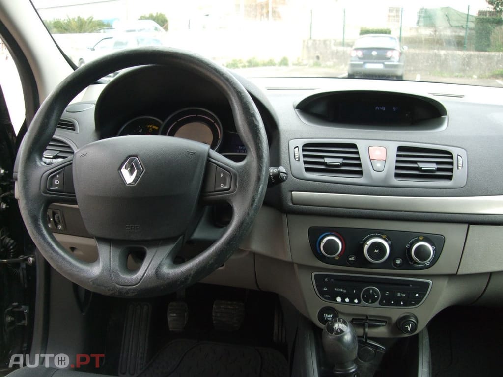 Renault Mégane Break 1.5 dCi Confort — fotografia 8