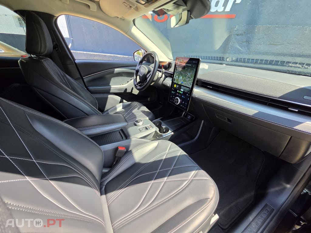 Ford Mustang Mach-E 75.7 kWh Base