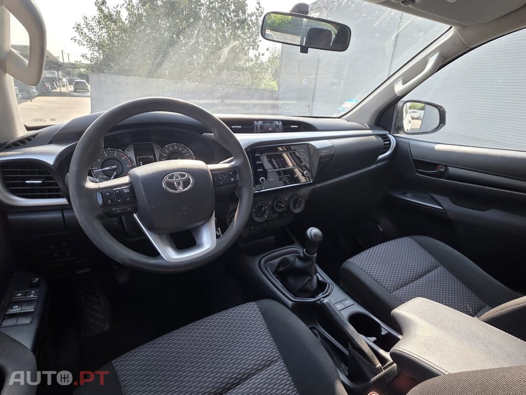 Toyota Hilux 2.4 D-4D 4WD CD CM — fotografia 12