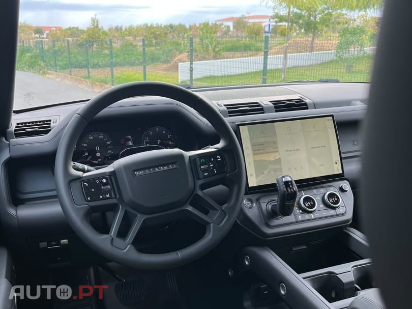 Land Rover Defender 2.0 P300e 110 AWD X-Dynamic SE