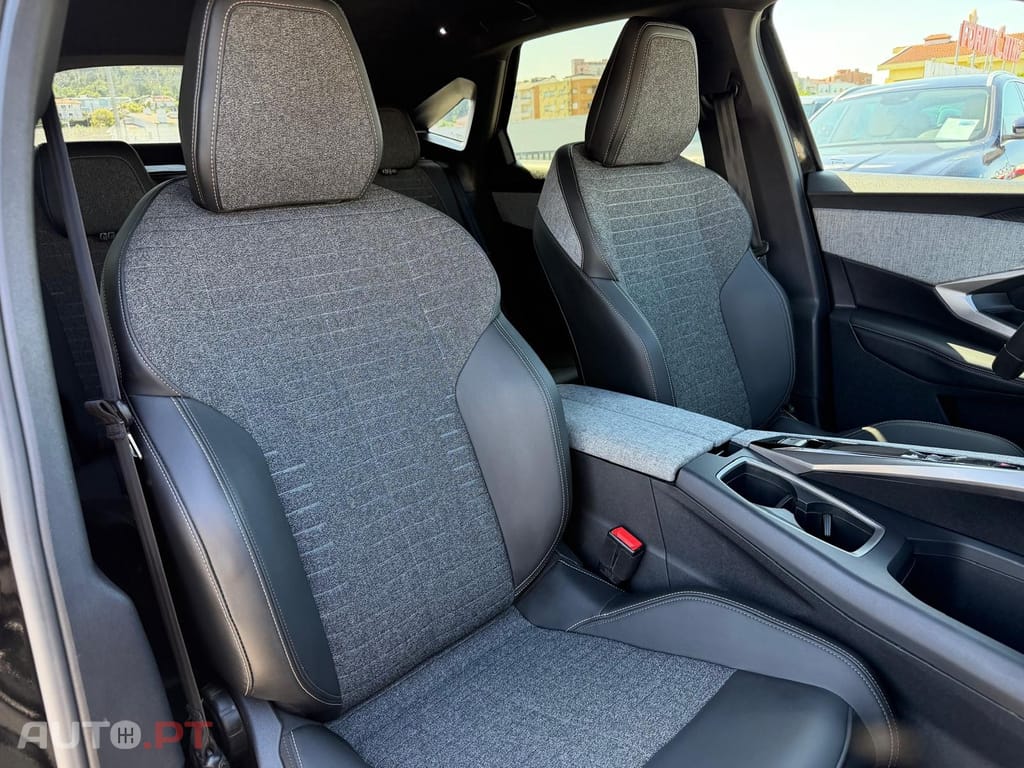 Peugeot 3008 1.2 Hybrid Allure e-DCS6