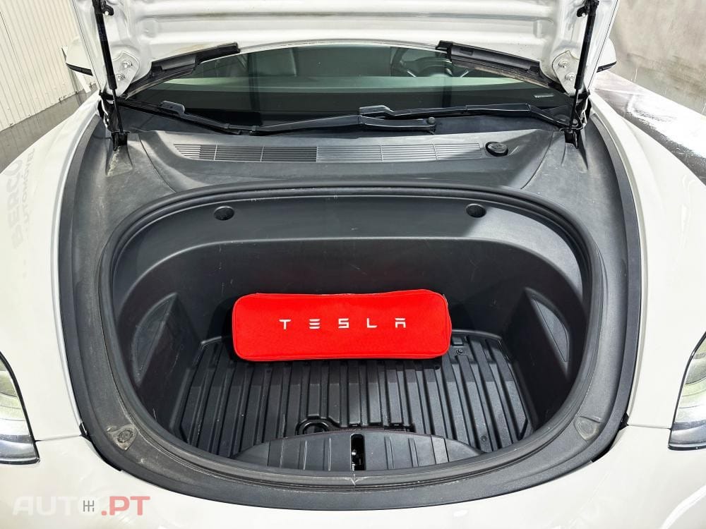 Tesla Model 3 Standard Range Plus RWD — fotografia 52
