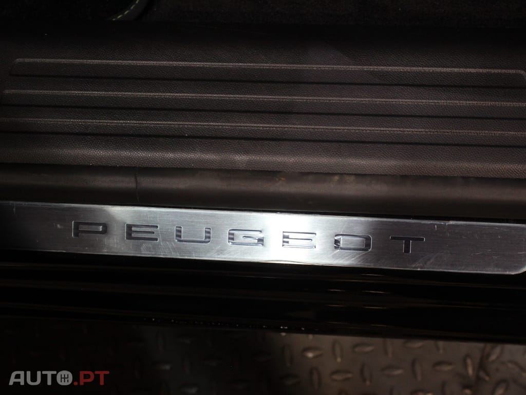 Peugeot E-2008 50 kWh GT