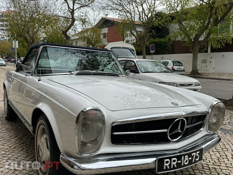 Mercedes-Benz SL 230 Pagode