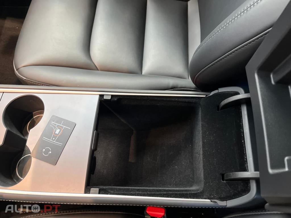 Tesla Model 3 Stander 
