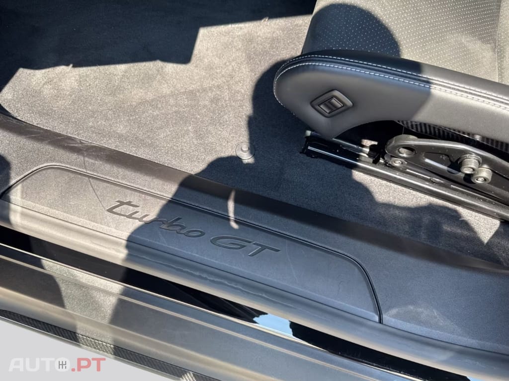 Porsche Taycan I.V.A DEDUTIVEL Turbo GT Weissach