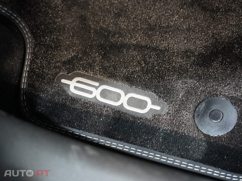 Fiat 600e 54 kWh (Red)