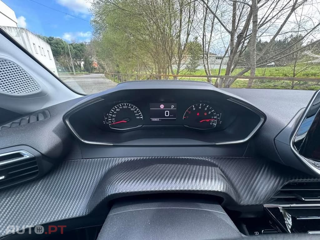 Peugeot 208 1.2 PureTech Allure EAT8
