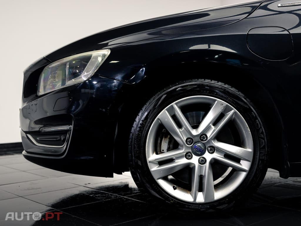 Volvo V60 2.4 D6 Momentum AWD Phev