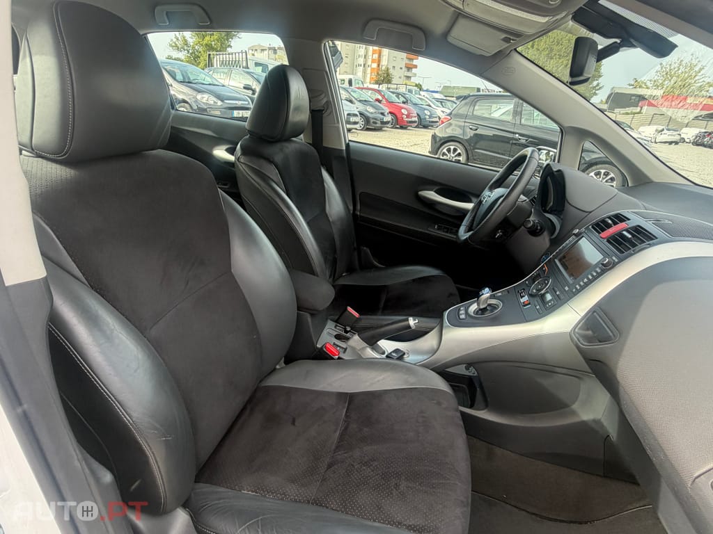 Toyota Auris 1.8 HSD Comfort +P.Sport+Navi