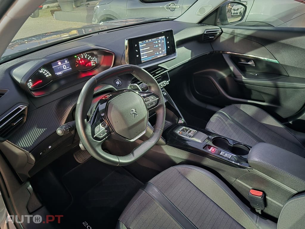 Peugeot 2008 1.2 PureTech Allure EAT8
