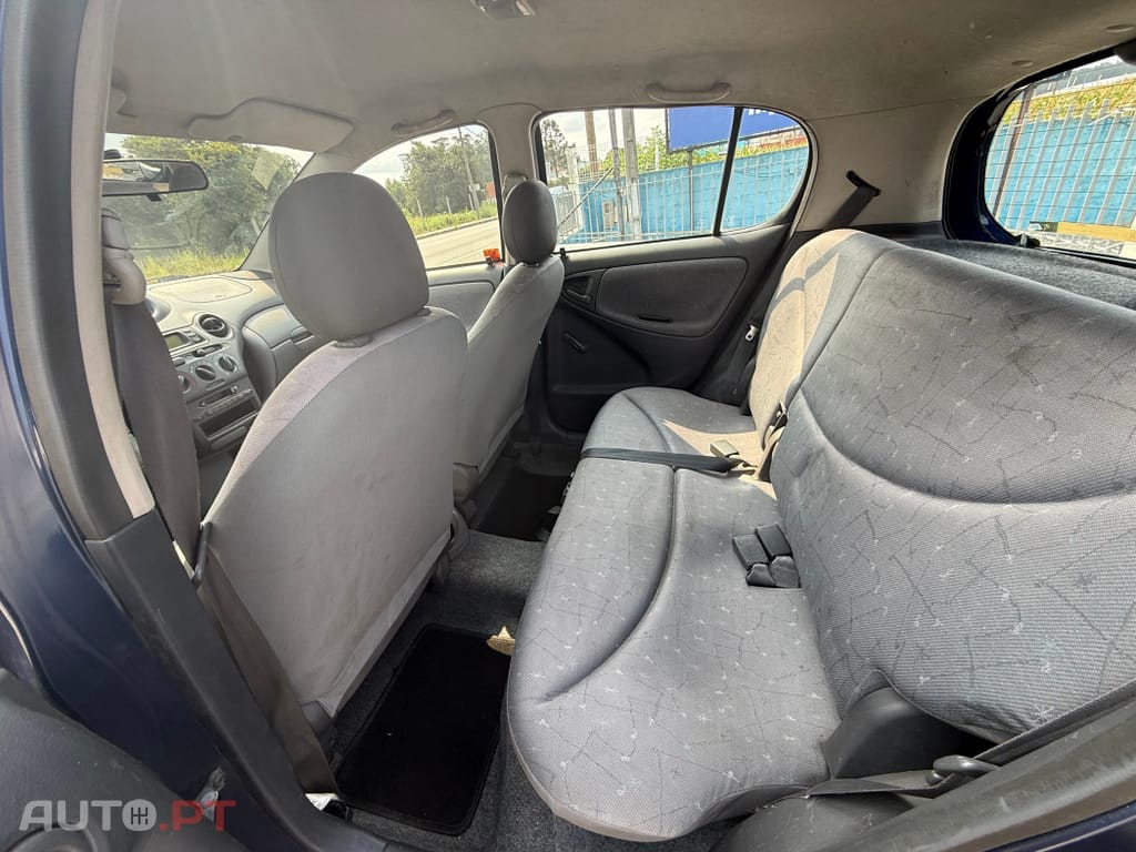 Toyota Yaris 1.0 Base