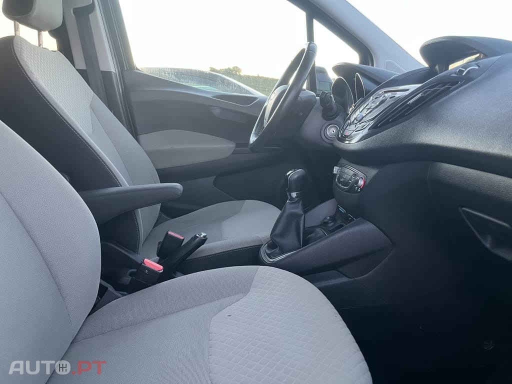 Ford Tourneo 1.5 TDCi Titanium