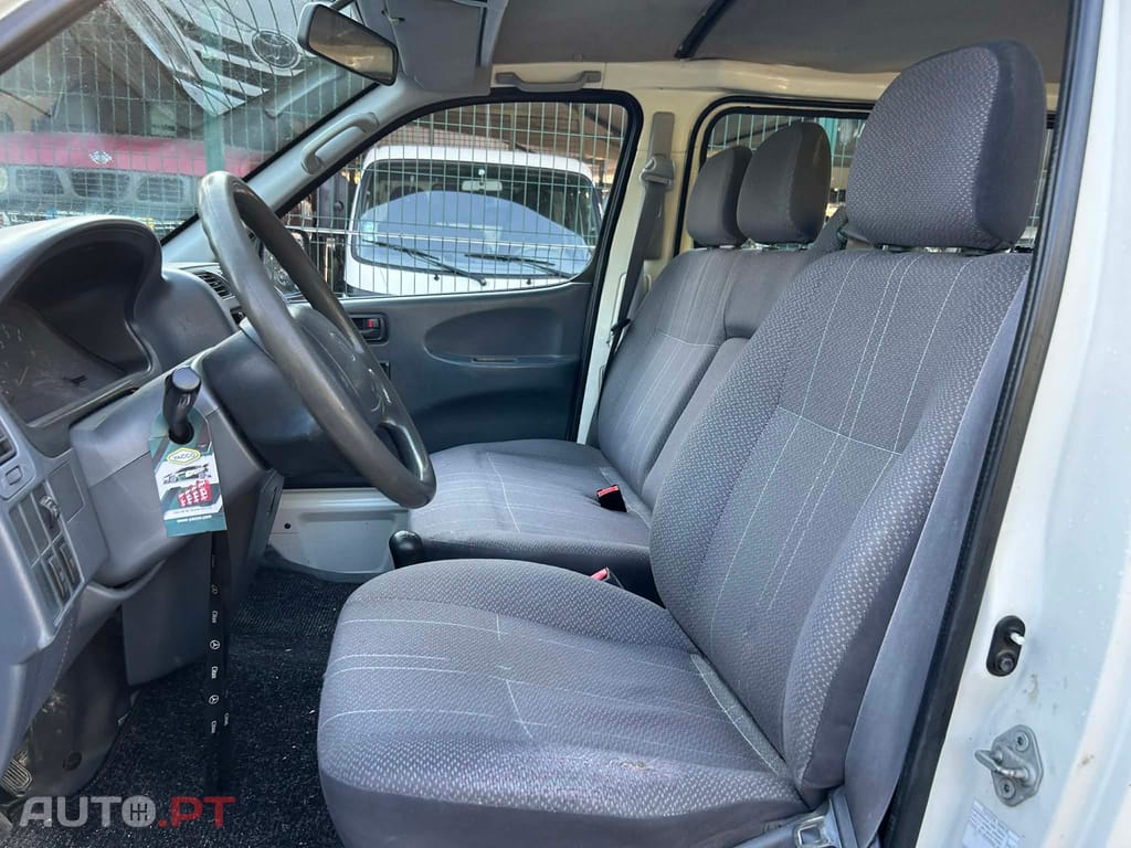 Toyota HiAce 2.5D-4D 9 Lugares