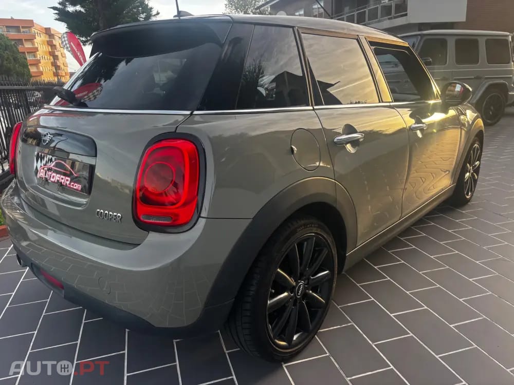 MINI Cooper Cooper Premium Yours Auto