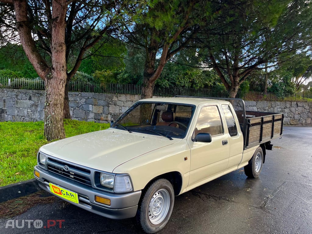 Toyota Hilux 2.4 D LN105L