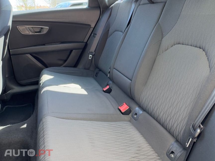 SEAT Leon 1.6 TDI Style Ecomotive — fotografia 24