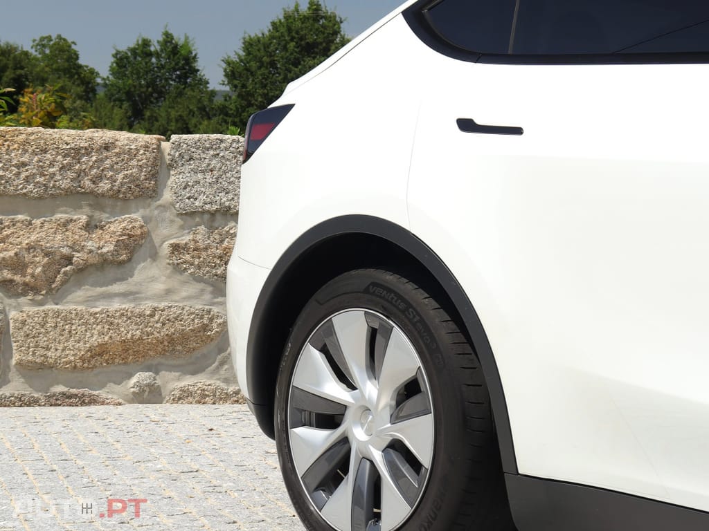 Tesla Model Y Long Range Dual Motor AWD