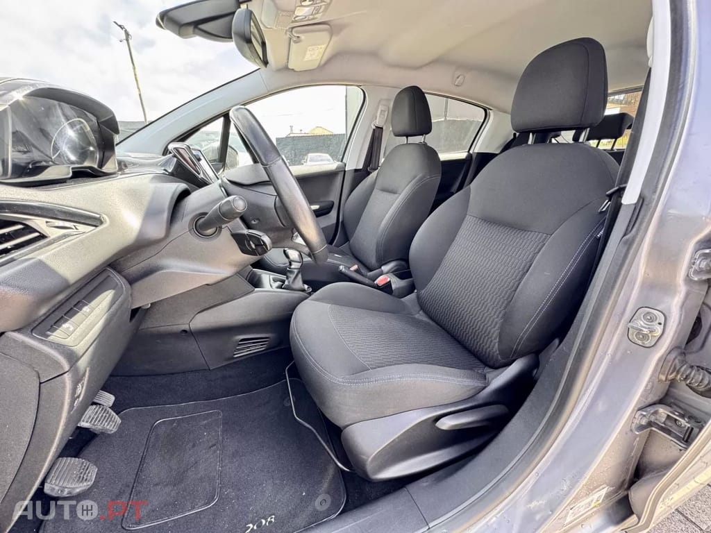 Peugeot 208 1.2 PureTech Signature