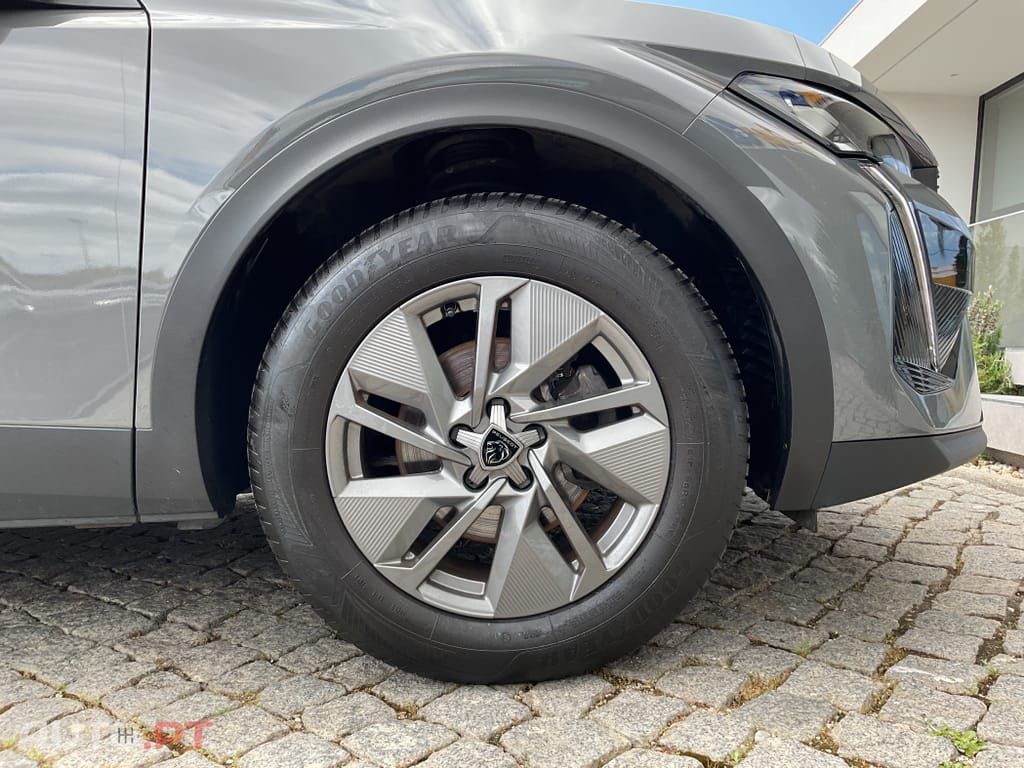 Peugeot 408 1.2 PureTech Allure EAT8